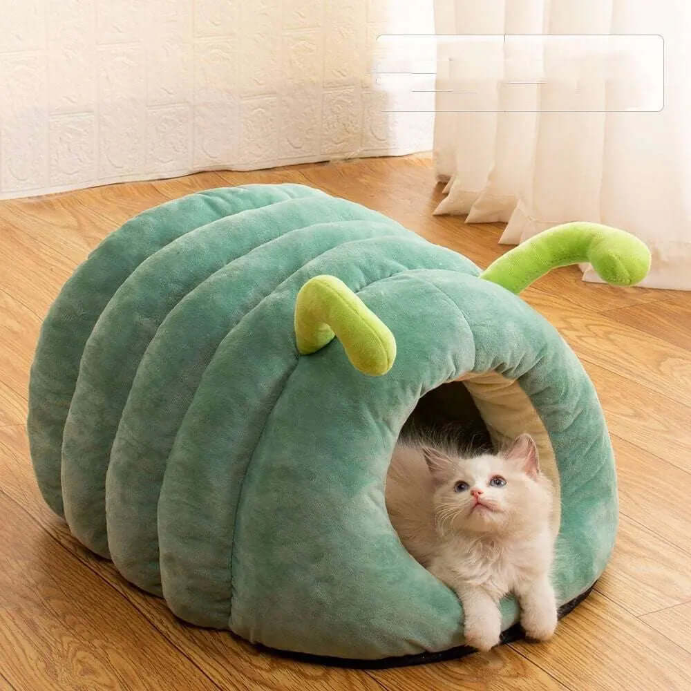 Caterpillar-shaped plush pet bed in green velvet with a cat inside, suitable for winter.