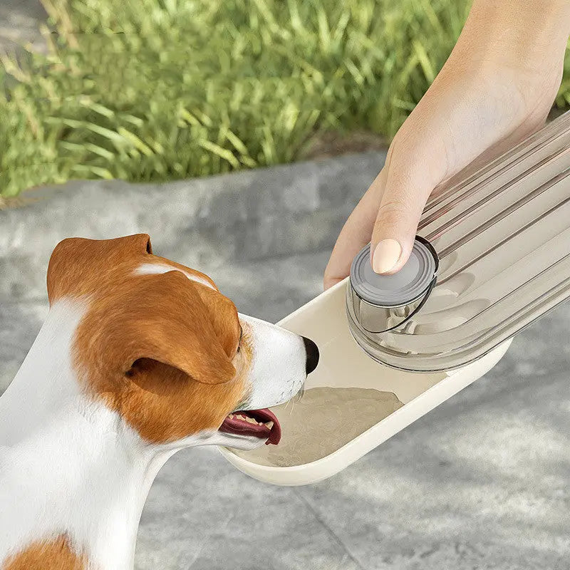 Green 2 in 1 pet water cup for dogs with ergonomic design and one-button water outlet, ideal for walking and travel.